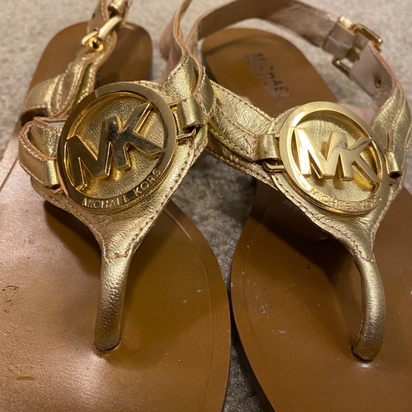 Michael Kors Charm Sandal Mini Logo Gold - Picture 3 of 5